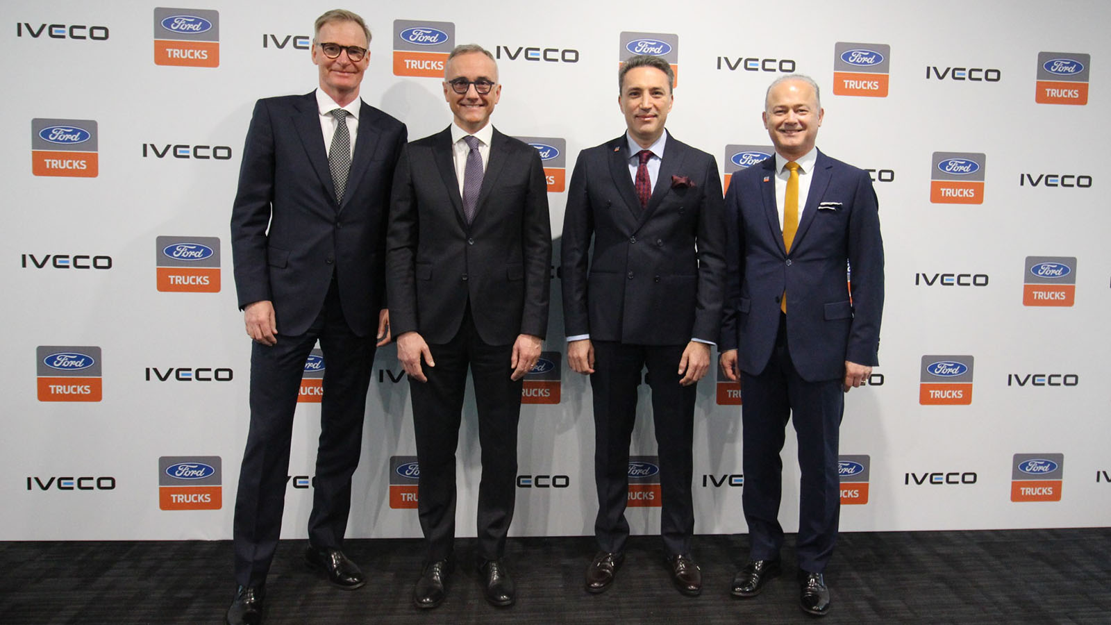 Οι Guven Ozyurt (Γενικός Διευθυντής της Ford Otosan), Emrah Duman (Αντιπρόεδρος της Ford Trucks), Olof Persson (Διευθύνων Σύμβουλος του Ομίλου Iveco) 